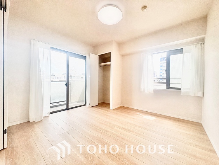 内装 ◆リビング◆そこには目を輝かせ笑顔で見つめてくれる君がいて、「おかえり」の言葉がこだまする。何気ない日々の挨拶は僕にとっては幸せで、同時に君の瞳にも恋している。