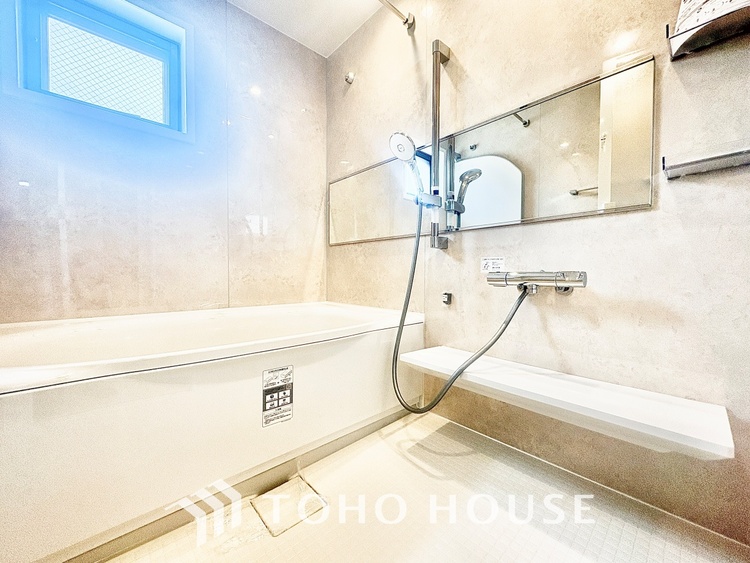 風呂 ◆浴室◆の温もりを感じ、ふわりと寄り添う太陽の妖精たちが自然と僕達を微睡ませる。うとうとしたい訳ではないがそんな時間が嫌いじゃない自分がここにいる。