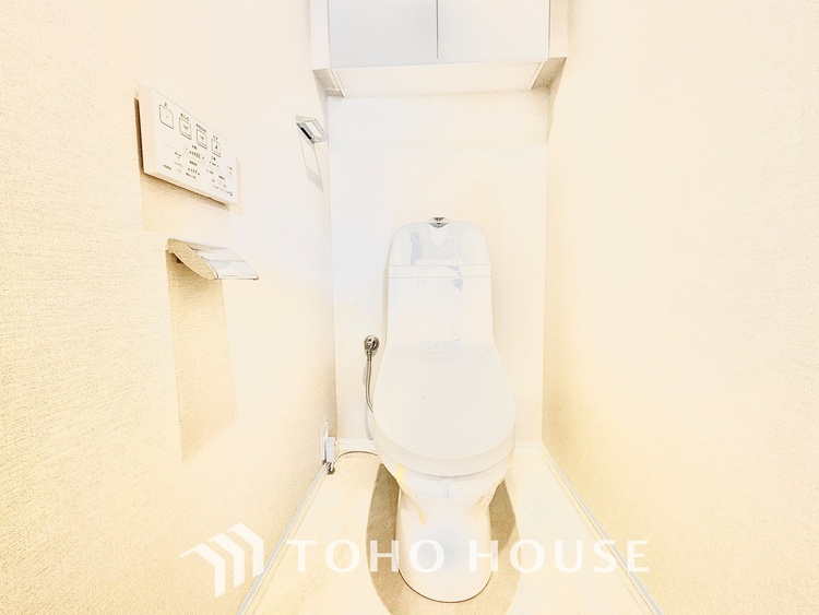 トイレ ◆トイレ◆トイレも全て新品に交換されており、清々しく新生活を始めることができます。白基調の清潔感のある空間に生まれ変わりました。