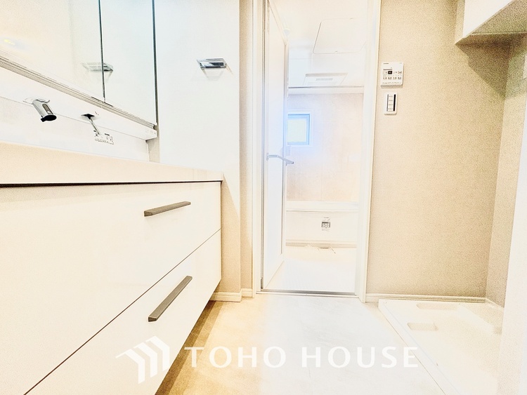 洗面 ◆洗面◆清潔感のある水回り。白で統一されたスタイリッシュな空間。毎日使う場所だから究極にシンプルにこだわりました。