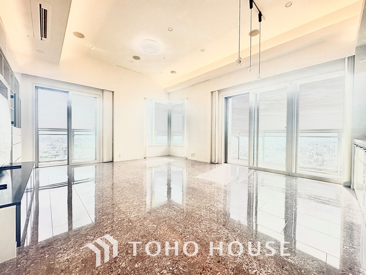 内装 【Green orchestra】◆緑の匂いに誘われて◆目を閉じれば深緑の香り。五感を研ぎ澄まし、日々の疲れを心から癒してくれる。深呼吸するほどに爽やかな薫りたち込める新緑にそと微笑む私達。