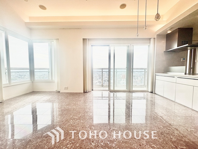 内装 【Green orchestra】◆緑の匂いに誘われて◆目を閉じれば深緑の香り。五感を研ぎ澄まし、日々の疲れを心から癒してくれる。深呼吸するほどに爽やかな薫りたち込める新緑にそと微笑む私達。