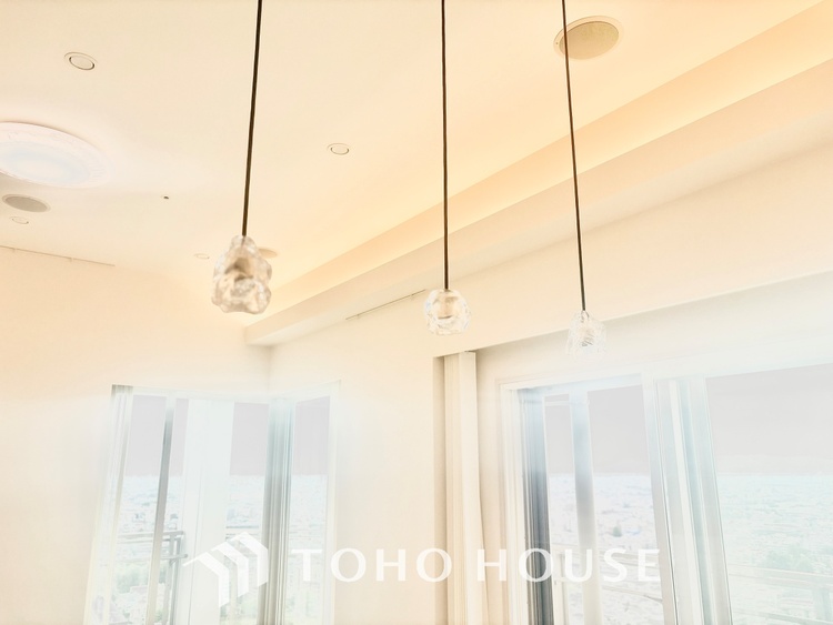 内装 【Entrance of your life】明るい玄関が家族を迎え入れる。今日はどんな一日が待っているんだろう。皆どんな一日を終えて帰ってくるんだろう。