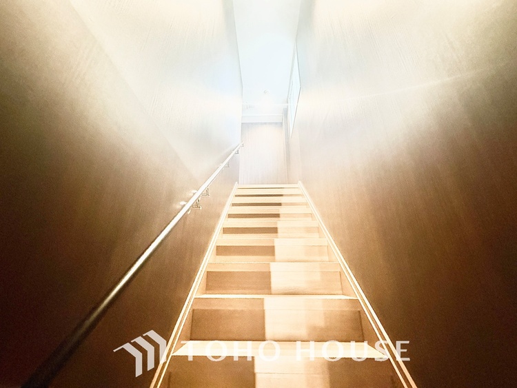 内装 【Entrance of your life】明るい玄関が家族を迎え入れる。今日はどんな一日が待っているんだろう。皆どんな一日を終えて帰ってくるんだろう。