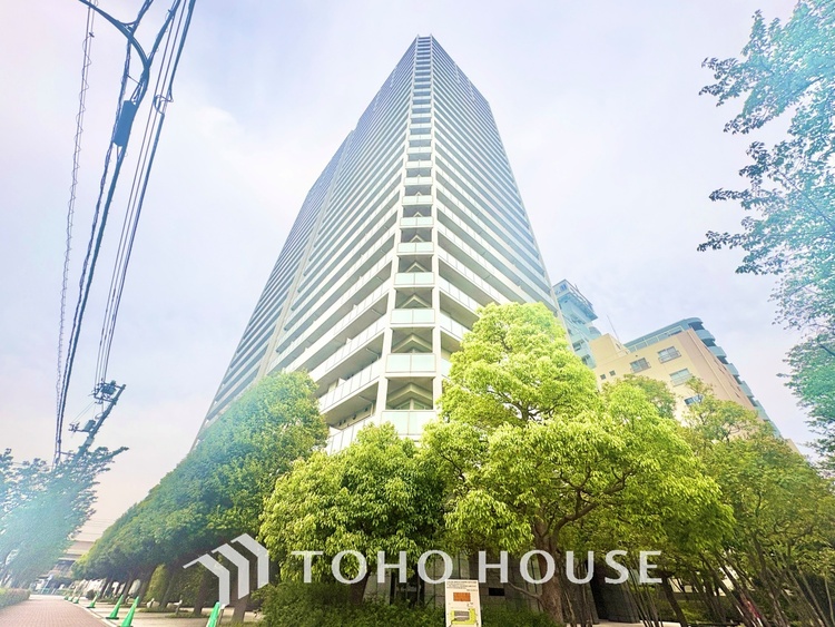 外観 【Entrance of your life】明るい玄関が家族を迎え入れる。今日はどんな一日が待っているんだろう。皆どんな一日を終えて帰ってくるんだろう。