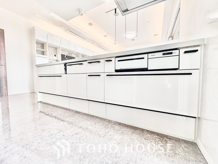 キッチン 【cooking papa is here】料理が苦手な人でも、チャレンジしてみたくなるワイドスパンのキッチン。家族の食卓がここから始まる。