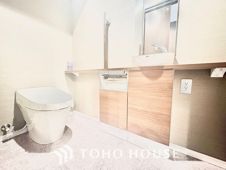 トイレ 【some philosophy was born from here】思索もできる空間。トイレのそんな側面も評価されていい時代かなと。