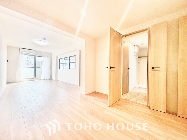 内装 【LIVING】◆煌びやか◆愛おしい家族との団欒の時間をより一層幸せなものに感じさせる煌びやかなLDK。輝かしい毎日が待っています。