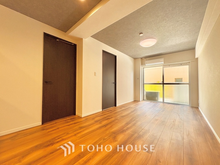 内装 叶えたかったのは落ち着きのあるナチュラルな風合い、そして開放感があるリビング。優雅な気分に浸れる幸せな時間を家族が自然と集まりたくなるこの空間で。