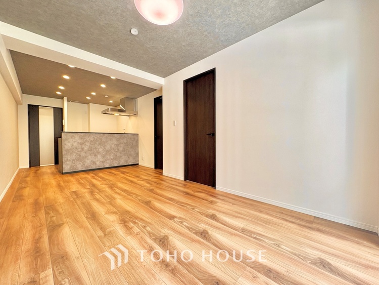 内装 ※生成AIによるイメージです。家具・小物は販売価格に含まれません。ここに集まる家族の会話と笑顔が絶え間なく続く幸せな空間。