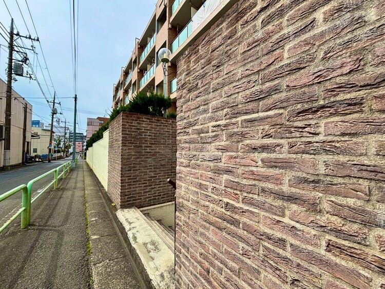 外観 ◆子供部屋◆冷涼な風、そよぐリビング。だんらんの場所はここから始まり、ここで終わる。家族の笑顔が集う素敵な場所だから、こだわり抜いた思いが詰まっているのだと思う。