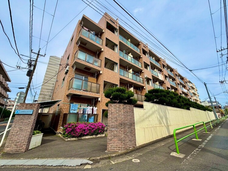 外観 ◆今宵の食卓◆ダウンライトに反射するグラスを眺めながらワインを注ぐ。トクトクと心地いい音をさせながら、フランスの古城を思わせる薫りがたちこめ、とても幸せな時を過ごせる。