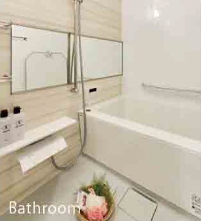 風呂 ◆木漏れ日◆の様な採光が優しく足元を照らし、心地いい暮らしの道しるべを写し出す。この空間で過ごす家族との語らいの時間がとても素敵で幸せを感じるかもしれない。