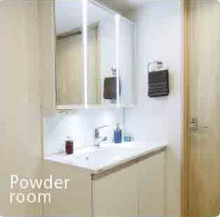 洗面 ◆間接照明◆オレンジ色の光が僕達を大人な気分にさせる。静かで優しく語りかけるその光は、今日の終わりを告げてくれ、でも明日にはいい事が必ず来るよ。そんな囁きが聞こえてくる