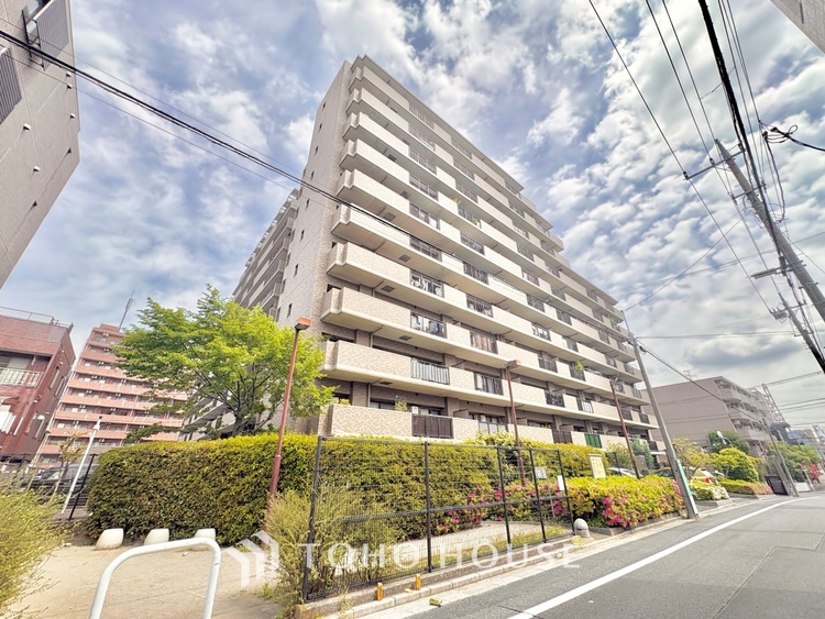 外観 ほんの少しのこだわり。ちょっとした色使いがその家がもつ雰囲気、趣（おもむき）を携え、暮らす家族や訪ねてくる友人・知人に新鮮な香りを運んできます。