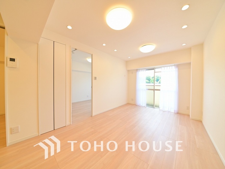 内装 家族みんなが爽やかに過ごせるように、光をたっぷり取り込んだLDK