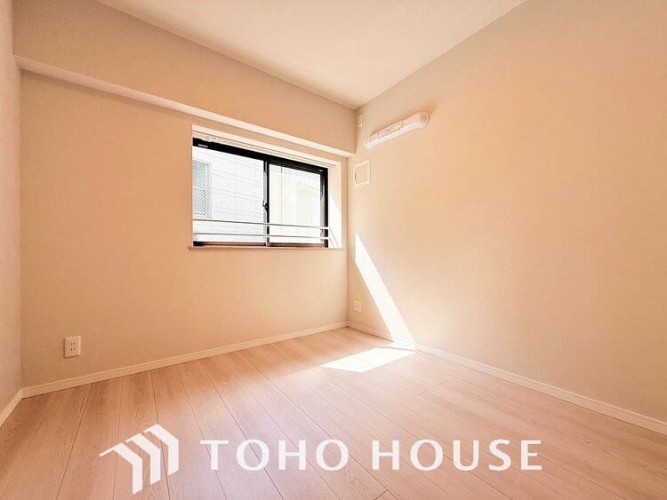 内装 採光もある洋室は、くつろぎのひと時を過ごすのにぴったり