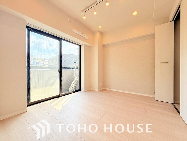 内装 シンプルですっきりとした室内は飽きのこない居心地の良い雰囲気