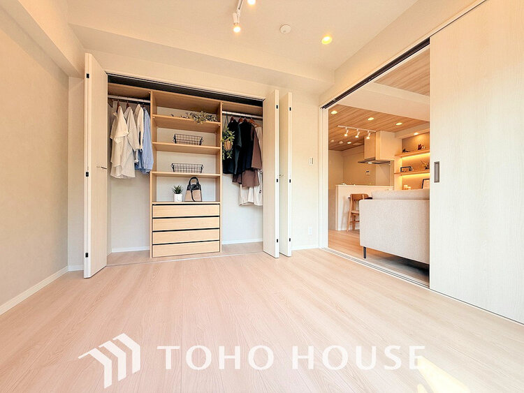 内装 1日の疲れを癒し、心地よく寛げるようゆったりとした広さをしています