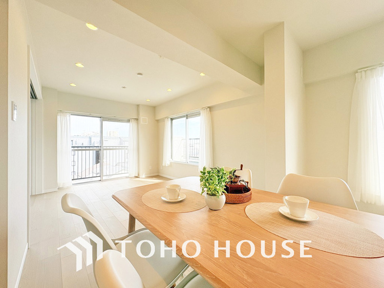 内装 家族みんなが爽やかに過ごせるように、光をたっぷり取り込んだLDK