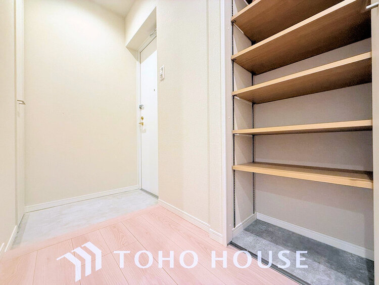 玄関 落ち着いた雰囲気の玄関、家族の帰りを暖かく迎えてくれます