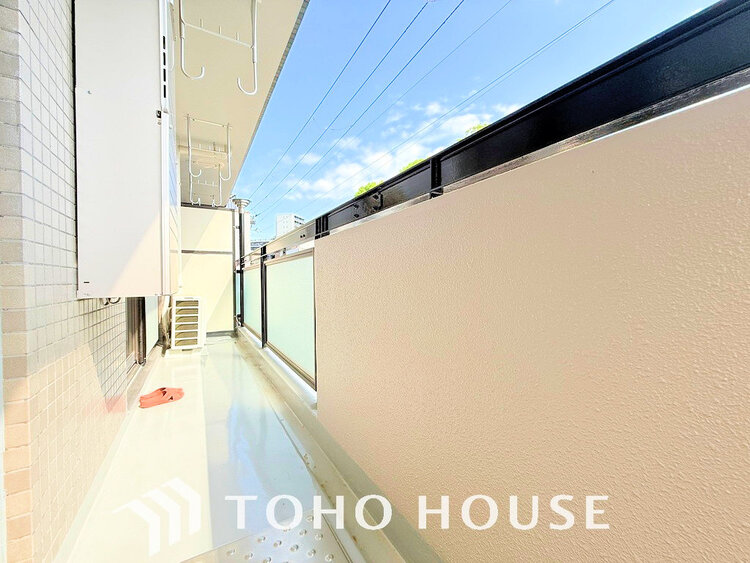 バルコニー 日当たりの良いバルコニーで晴れの日の洗濯物も楽しみになりますね