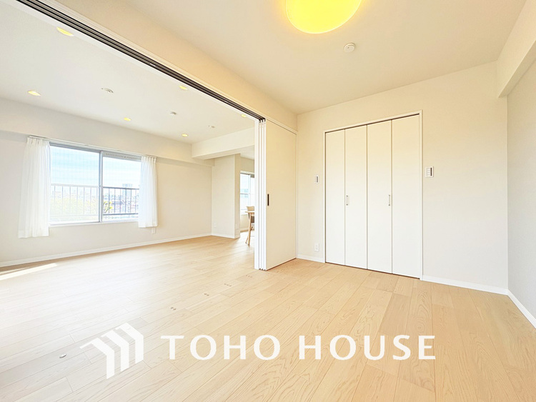 内装 シンプルですっきりとした室内は飽きのこない居心地の良い雰囲気