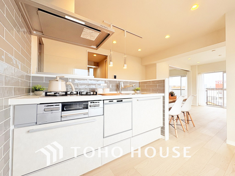 キッチン 落ち着きのあるカラーで統一された清潔感と気品が溢れるキッチン