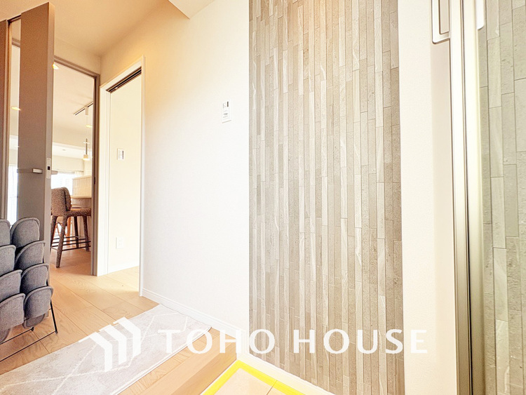 玄関 落ち着いた雰囲気の玄関、家族の帰りを暖かく迎えてくれます