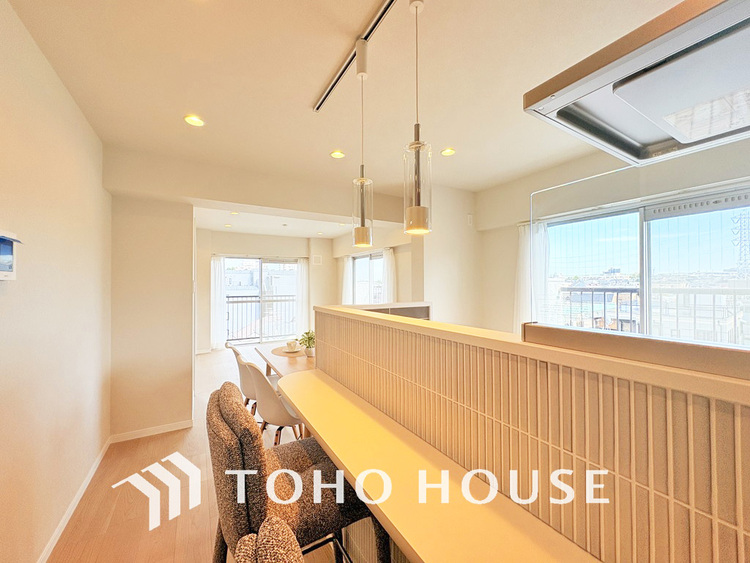 その他 キッチンにはカウンターが付いており、ご家族とコミュニケーションを取りながらお料理できます