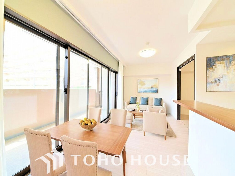 内装 明るいLDKは自然と家族が集まるコミュニケーションの場所に（家具はすべてCGです）