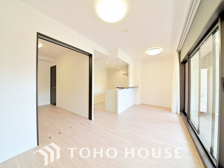 内装 広がりのある住空間、家族が集まるリビング・ダイニング