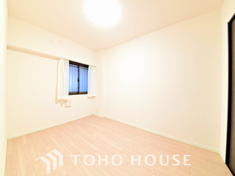 内装 採光もある洋室は、くつろぎのひと時を過ごすのにぴったり