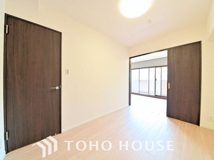 内装 シンプルですっきりとした室内は飽きのこない居心地の良い雰囲気