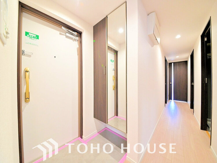 玄関 落ち着いた雰囲気の玄関、家族の帰りを暖かく迎えてくれます