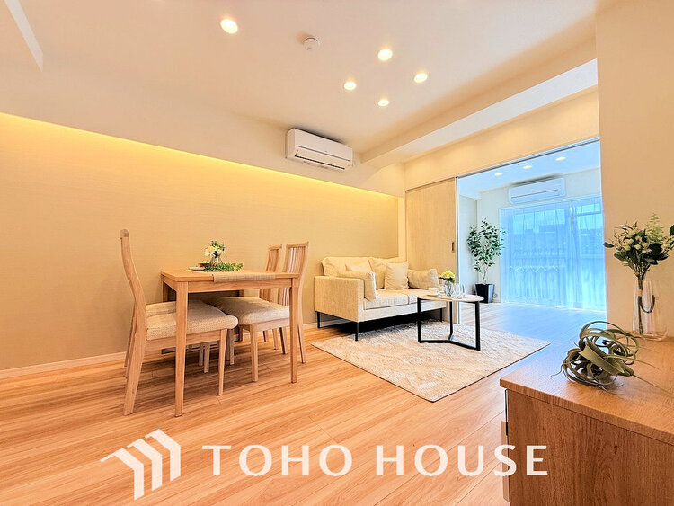 内装 明るいLDKは自然と家族が集まるコミュニケーションの場所に