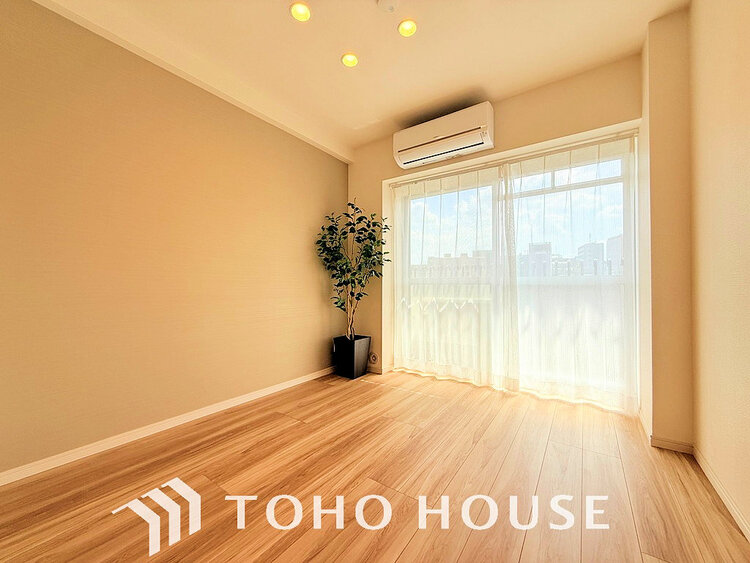 内装 採光もある洋室は、くつろぎのひと時を過ごすのにぴったり