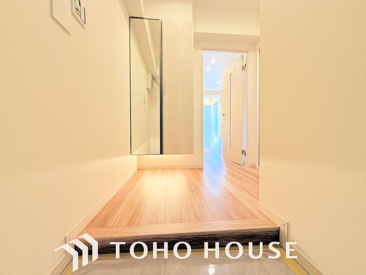 玄関 落ち着いた雰囲気の玄関、家族の帰りを暖かく迎えてくれます