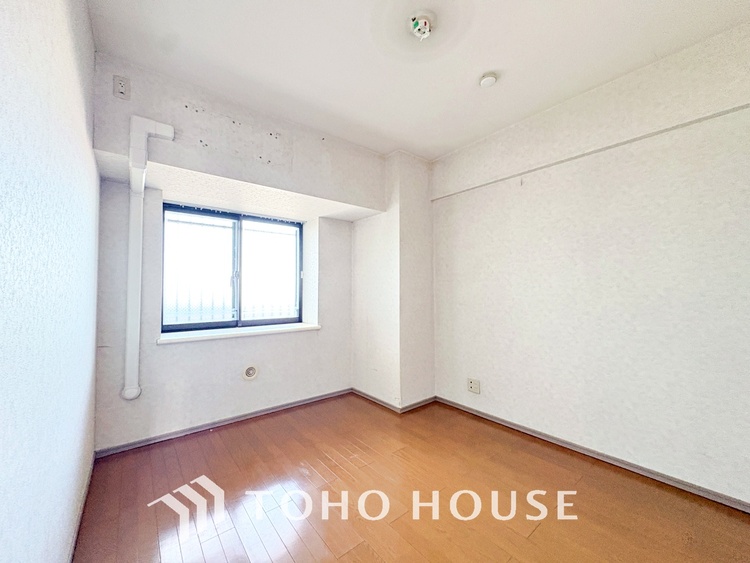 内装 【ROOM】感性を育むプライベートルームはシンプルでスマートな空間。好みの空間で読書をしたり、音楽を聞いたりと一人の時間も充実したものにできます。