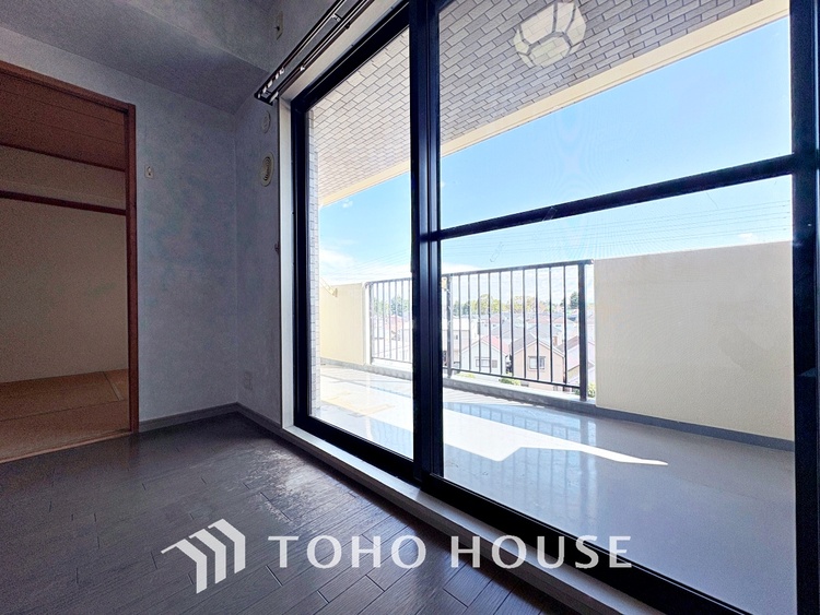 内装 ◆瀟洒な空間◆落ち着きのある彩が見事に調和させた瀟洒な空間を演出。ここに集まる家族の会話と笑顔が絶え間なく続く幸せな空間。