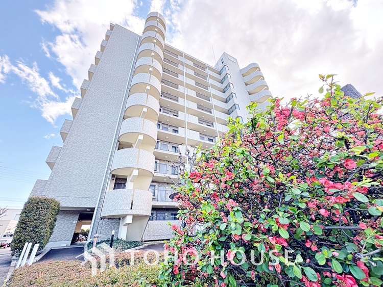 外観 漂う上質な空気感、マンションに入れば「おかえりなさい」と笑顔で迎えてくれるエントランス。最良の心配りを感じるマンションでした。