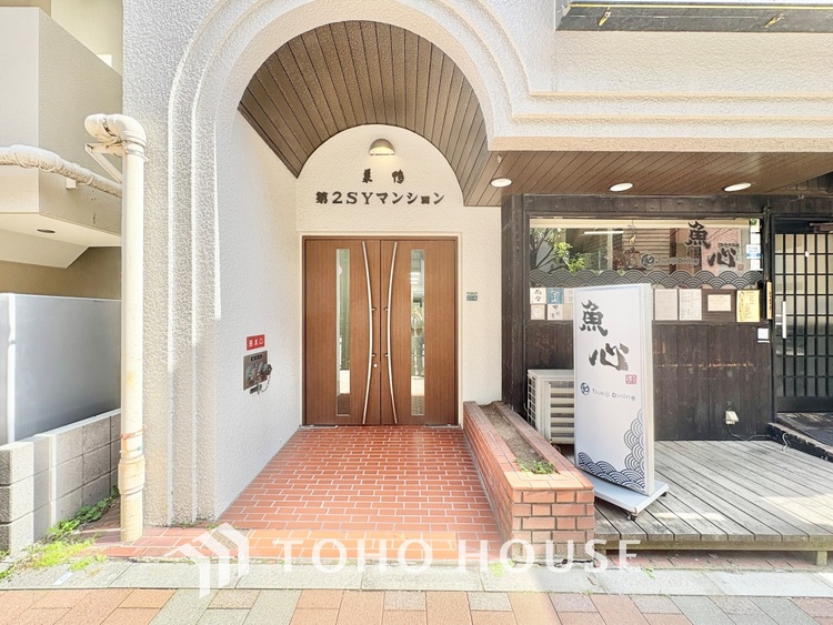 エントランス 感性を育むプライベートルームはシンプルでスマートな空間