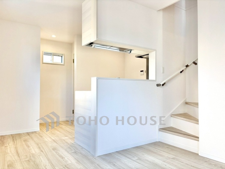 内装 【リビング】食事も団らんもくつろぎも、この空間が暮らしの中心に。