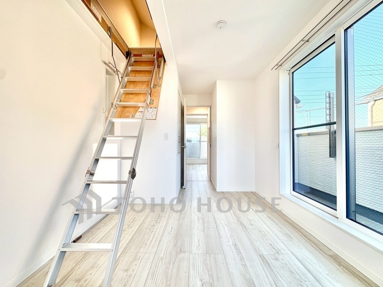 内装 【居室】朝はやわらかな光に包まれ、気持ちよく一日始められます。