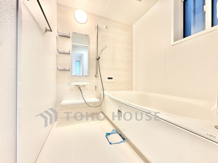 風呂 【浴室】一日の疲れをゆっくり癒してくれる、落ち着いた浴室空間です。