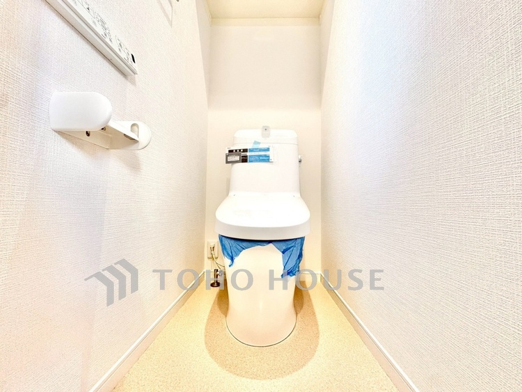 トイレ 【トイレ】落ち着いた空間に仕上がっており快適にご使用できそうです。