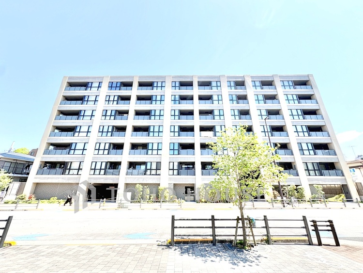 外観 【外観】落ち着いた街並みに調和する外観。住まいとしての安心感を感じられる佇まいです。