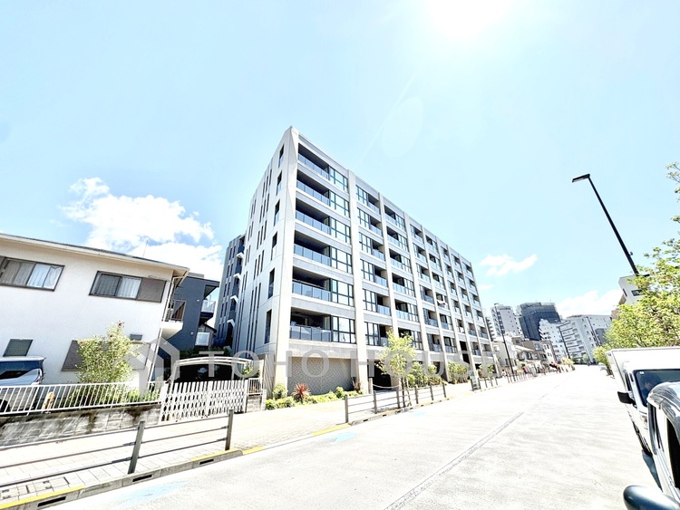 外観 【外観】整った街並みに映える外観デザイン。住環境の良さを感じられる住まいです。