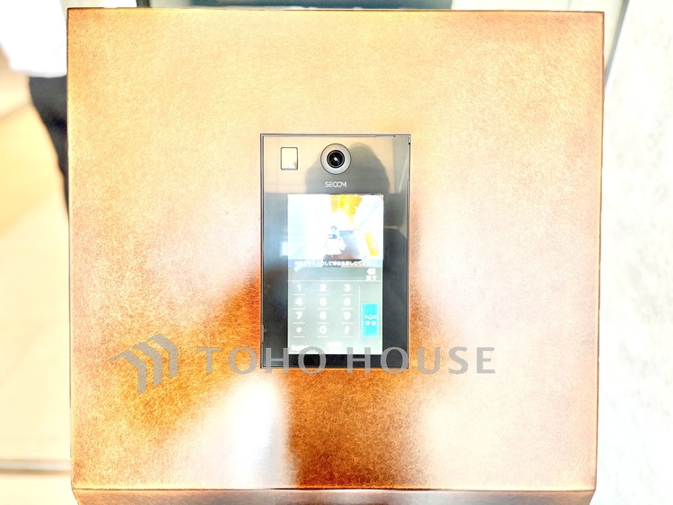 外観 【オートロック】エントランスにはオートロックを採用。住まう方の安心感を高めてくれる設備です。