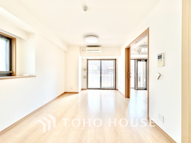 内装 【リビング】家族が自然と集まりたくなる、心地よい広さの空間。